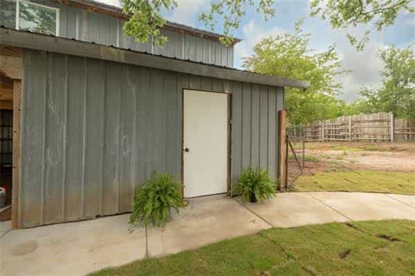 House in Lipan, Texas 10770822