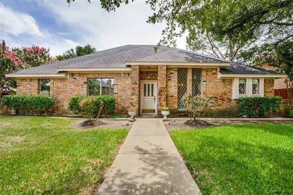 House in Duncanville, Texas 10770837