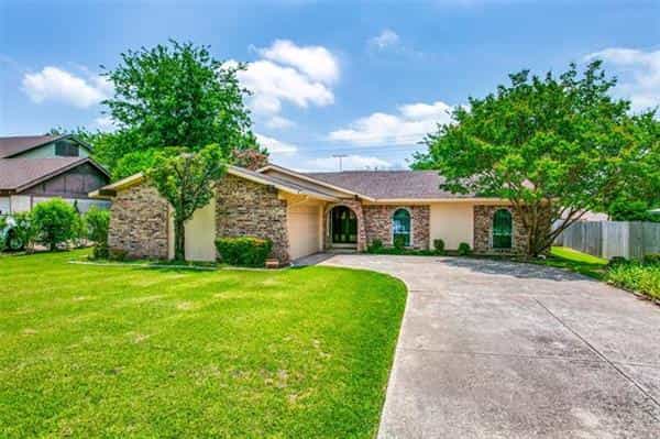 House in Richardson, Texas 10770848
