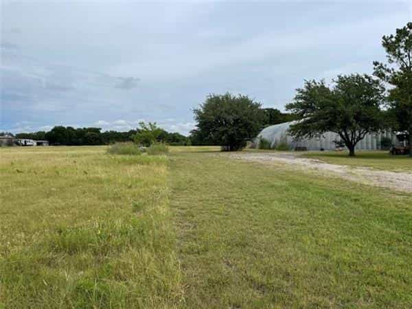 House in Grandview, Texas 10770862
