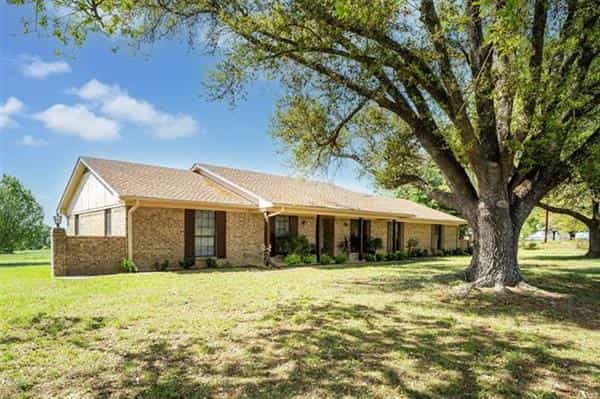 House in Odom, Texas 10770873