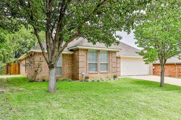House in Denton, Texas 10770891