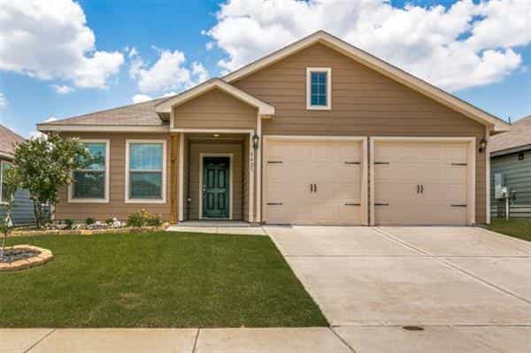 House in Saginaw, Texas 10770932