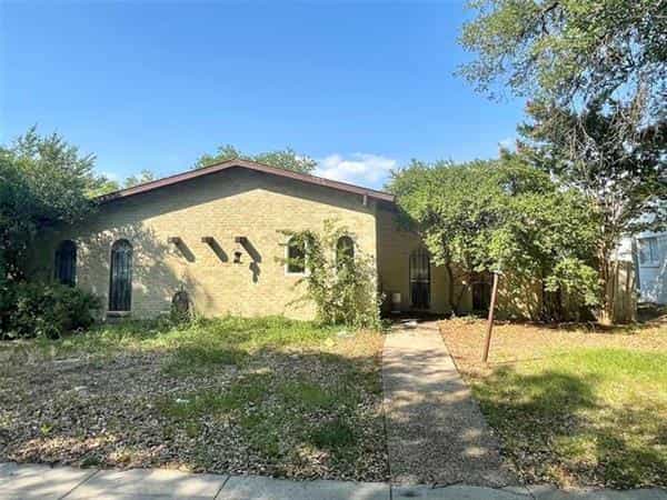 House in Garland, Texas 10770979