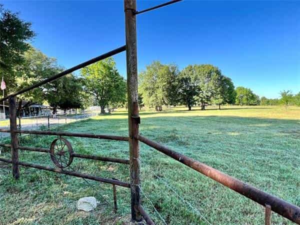 House in Berryville, Texas 10770994
