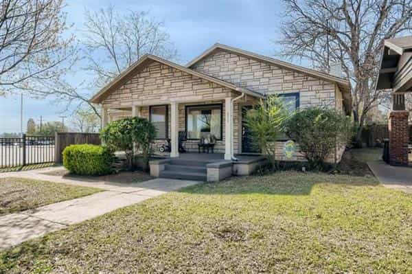 rumah dalam Sungai Oaks, Texas 10771029