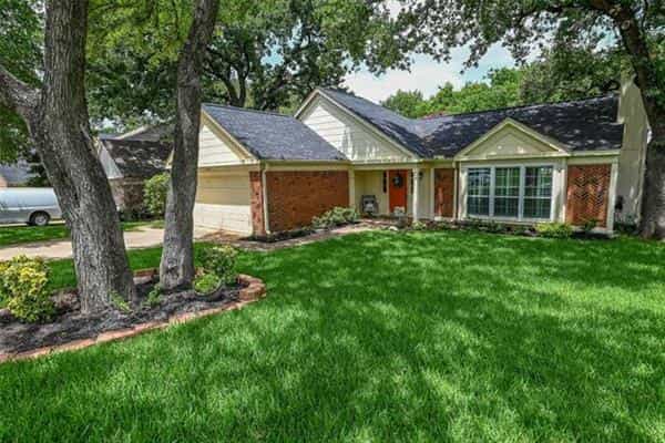 House in Euless, Texas 10771069