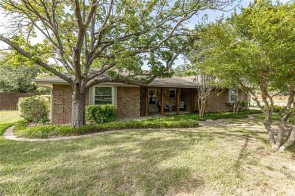 House in Sansom Park, Texas 10771075
