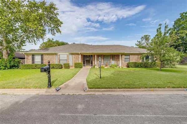 بيت في Benbrook, Texas 10771136