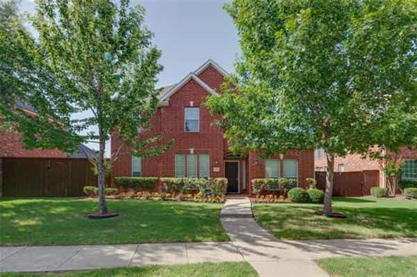 House in Hackberry, Texas 10771151