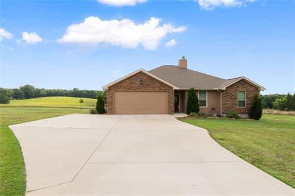 House in Odom, Texas 10771158