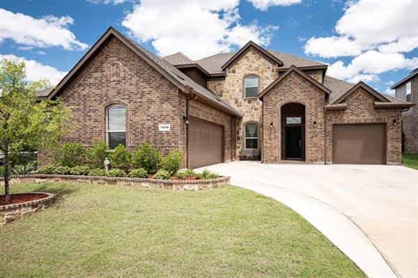 House in Kennedale, Texas 10771225