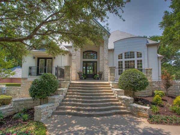 House in Benbrook, Texas 10771314