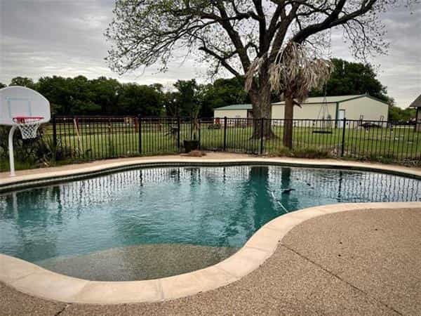 House in Grandview, Texas 10771392
