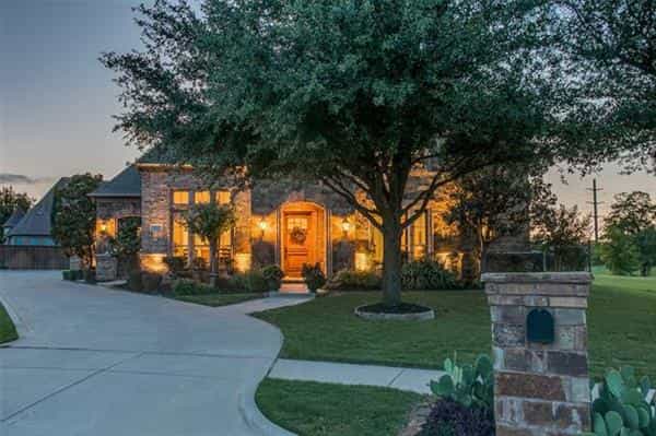 بيت في North Richland Hills, Texas 10771425