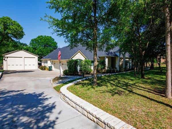 House in Fox, Texas 10771427