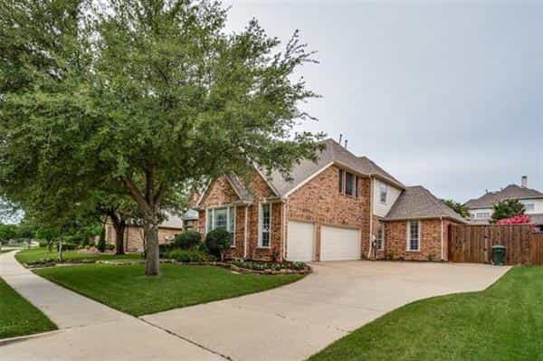 House in Lewisville, Texas 10771449