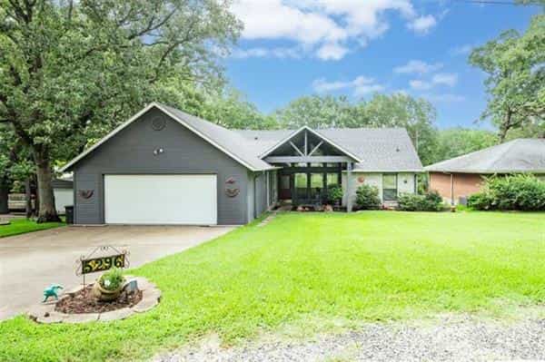 House in Caney City, Texas 10771475
