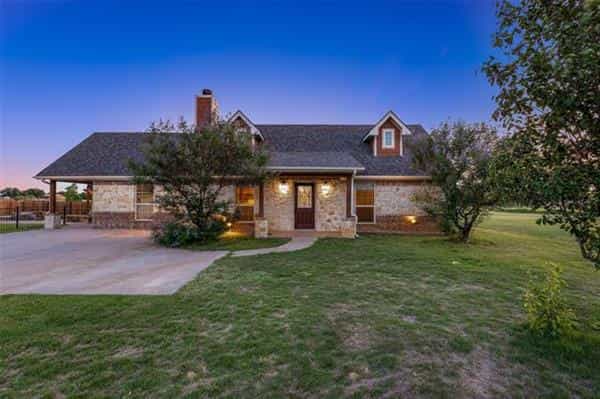 House in Welcome Valley, Texas 10771480
