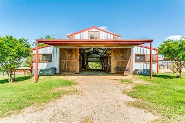 House in Poolville, Texas 10771490