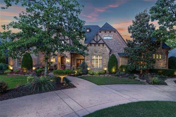 House in Southlake, Texas 10771504