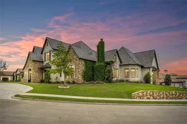 Будинок в Benbrook, Texas 10771508