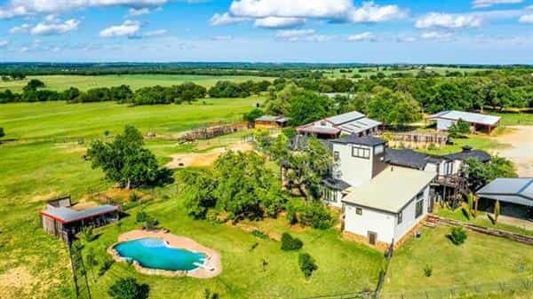 House in Poolville, Texas 10771520