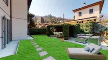 Condominium dans Stresa, Piedmont 10771536