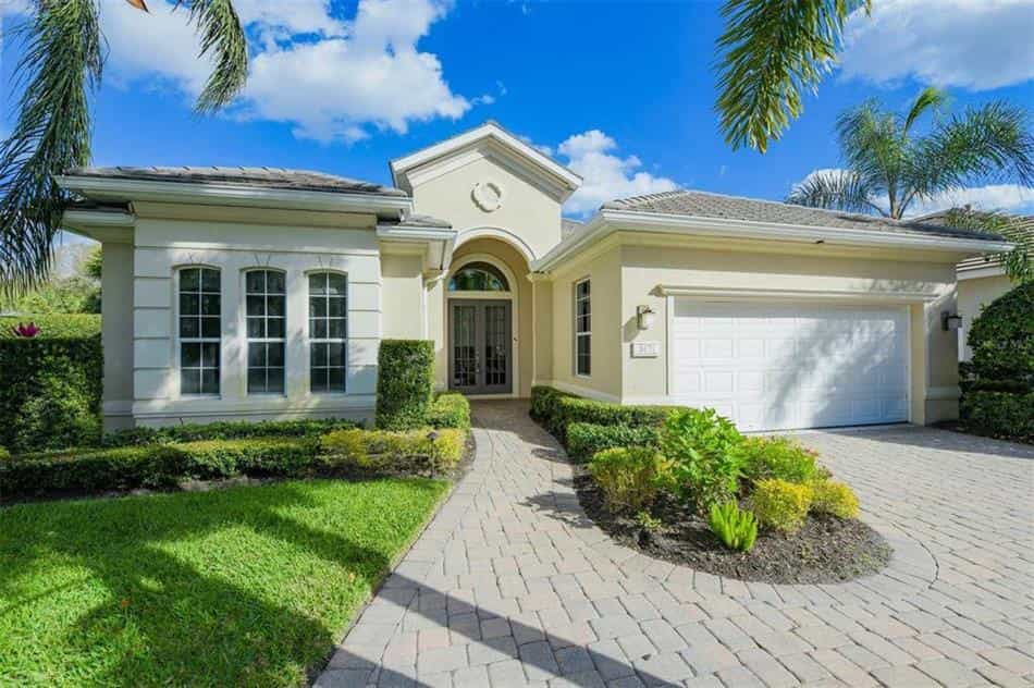 House in Desoto Lakes, Florida 10771557