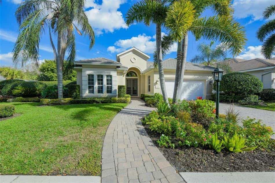 House in Desoto Lakes, Florida 10771557