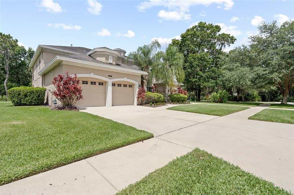 House in Bloomingdale, Florida 10771566