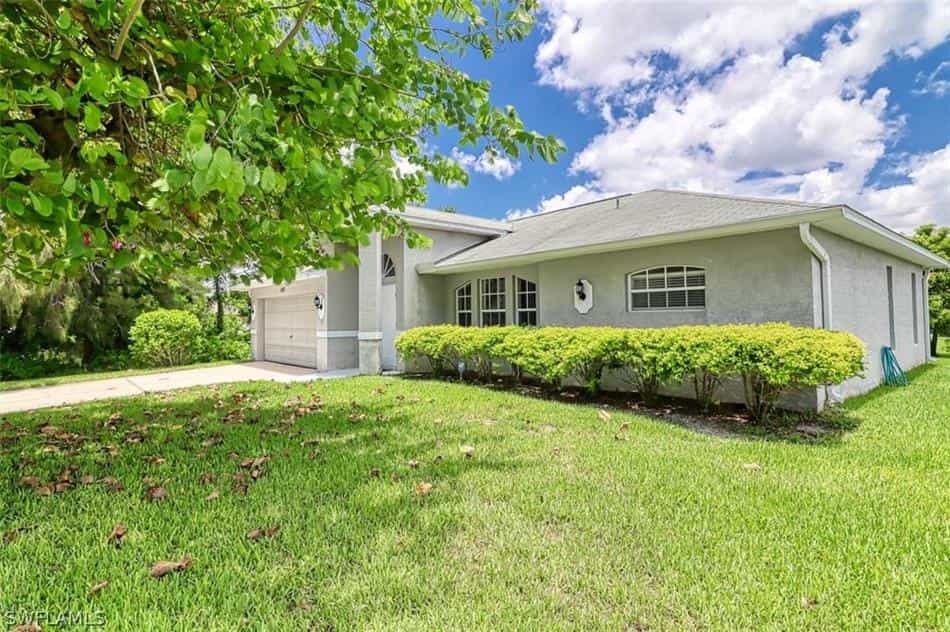 House in Cape Coral, Florida 10771572