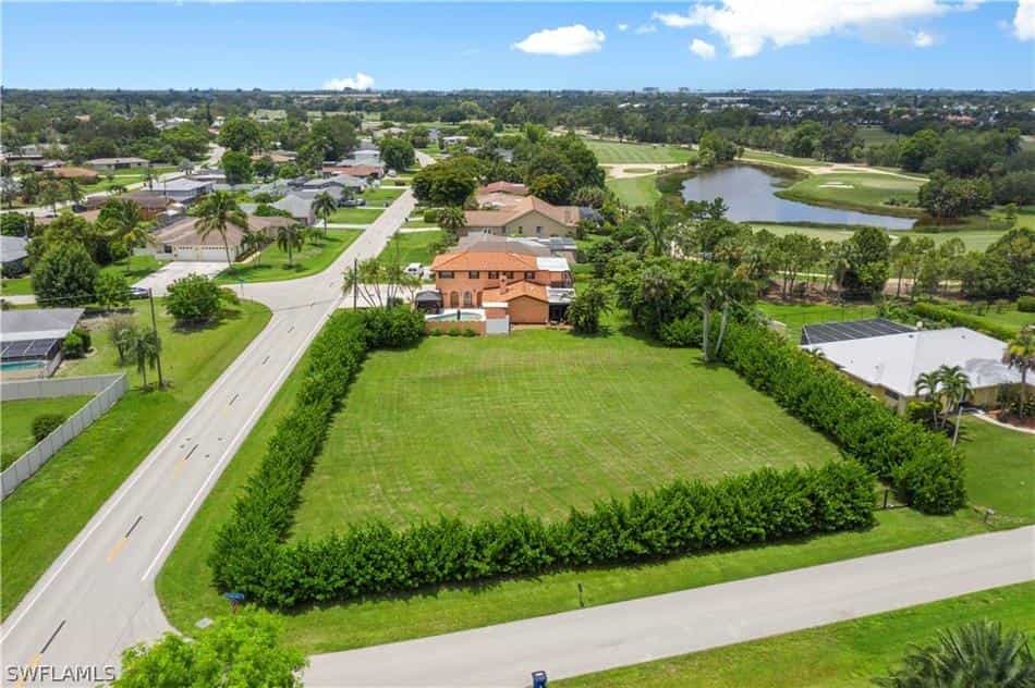 House in Cypress Lake, Florida 10771587