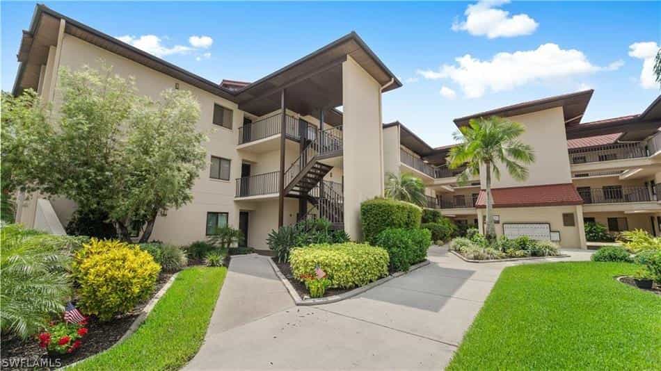 Condominium in Page Park, Florida 10771613