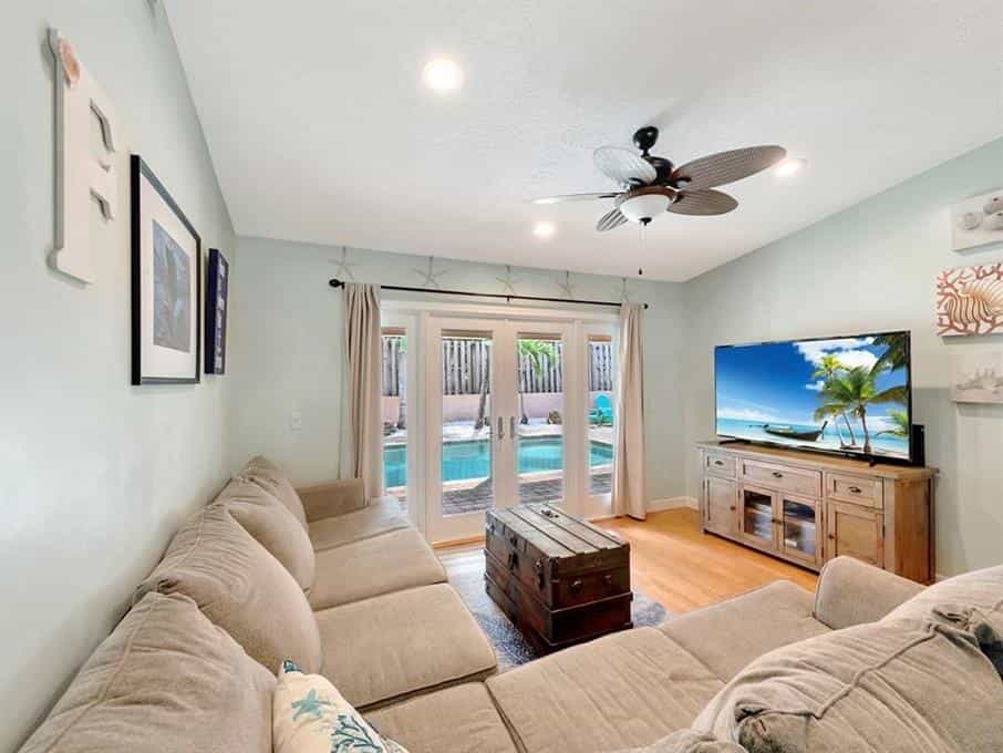 жилой дом в Jensen Beach, Florida 10771626