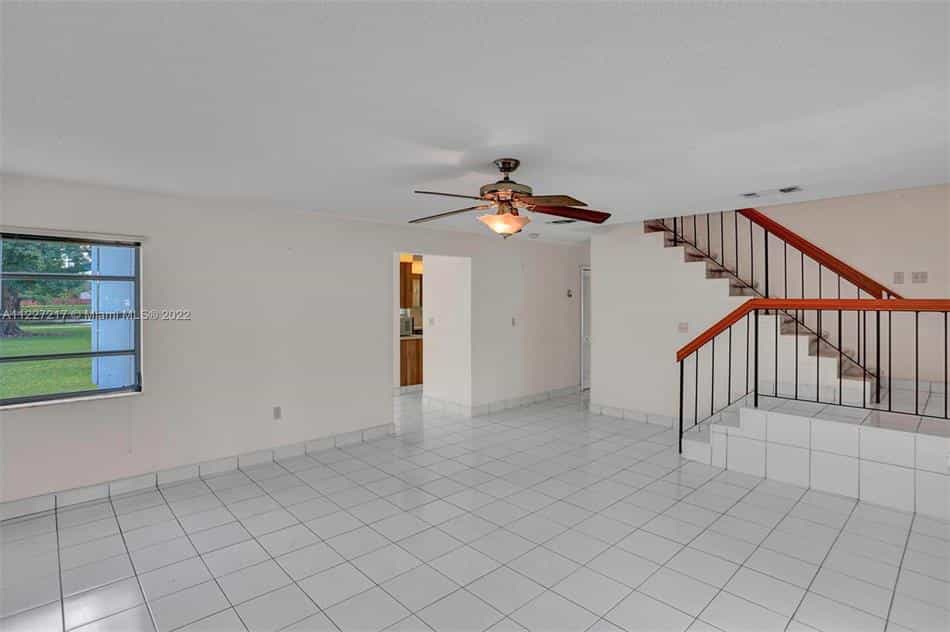 Condominium in Kendall West, Florida 10771656