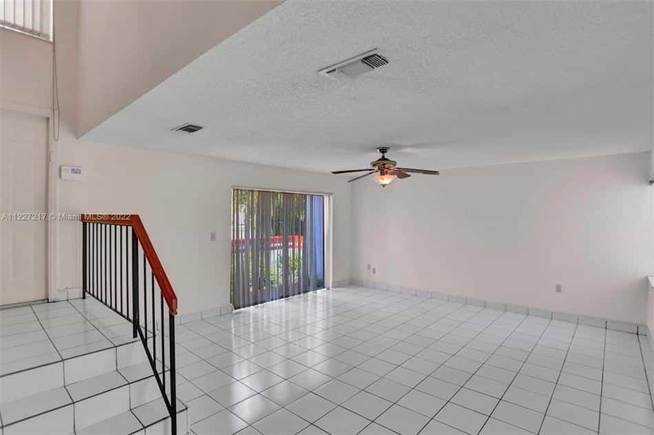 Condominio nel Kendall West, Florida 10771656