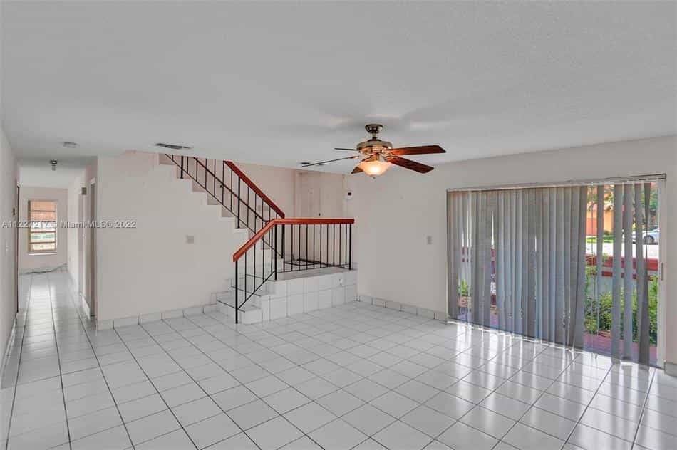 Condominium in Miami, Florida 10771656