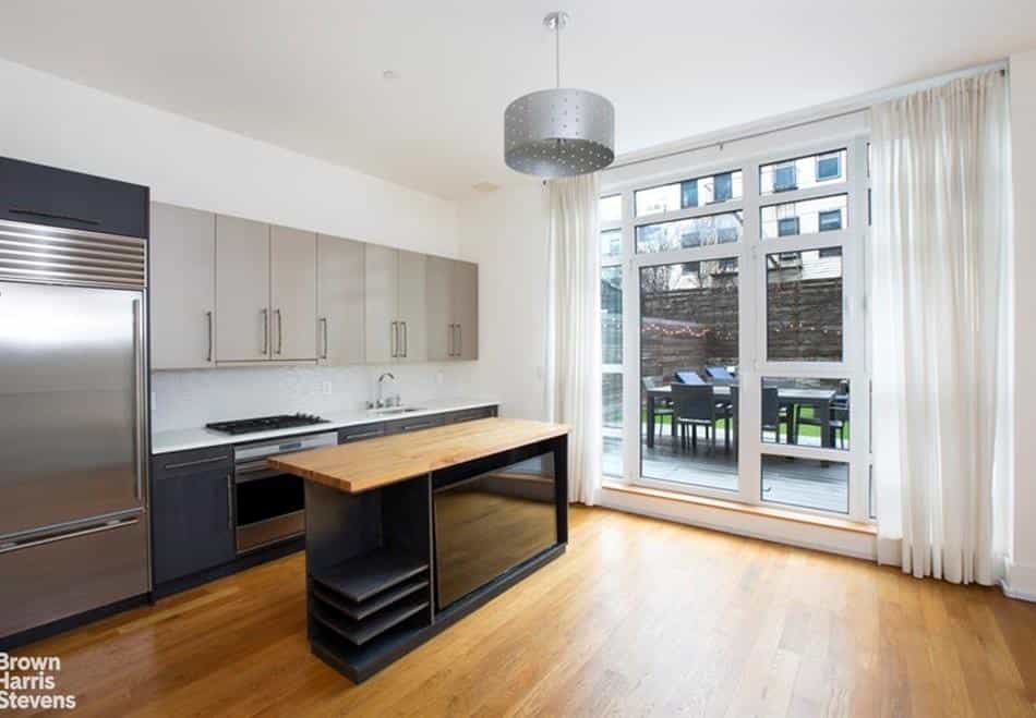 Condominium in New York, New York 10771914