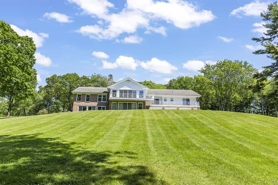 House in Somers, New York 10772032
