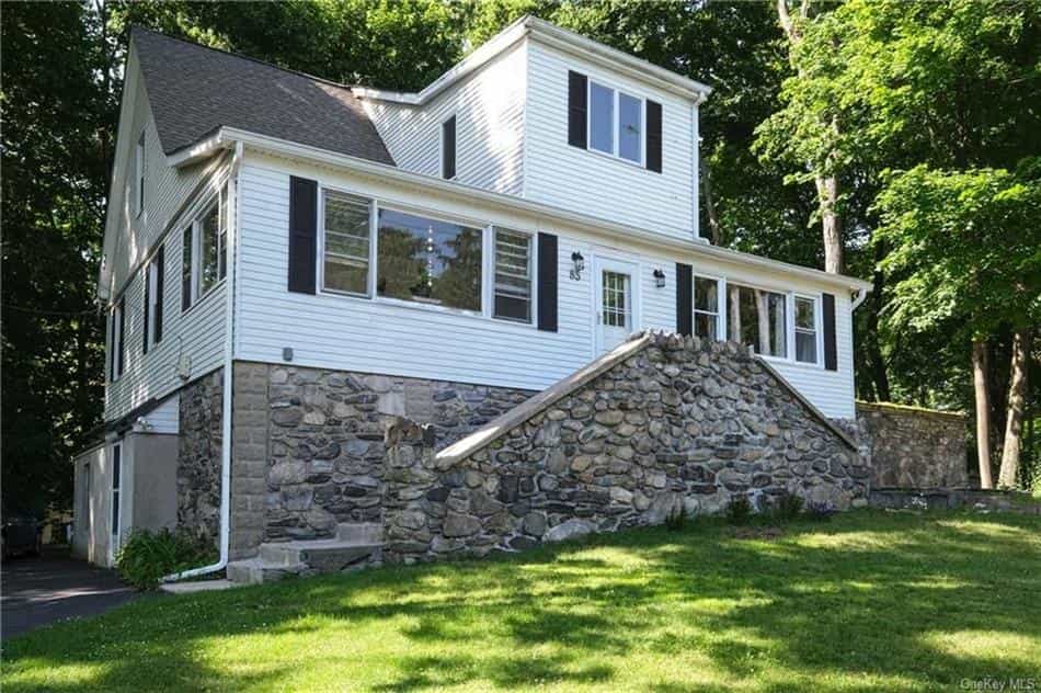 House in Mahopac Falls, New York 10772049