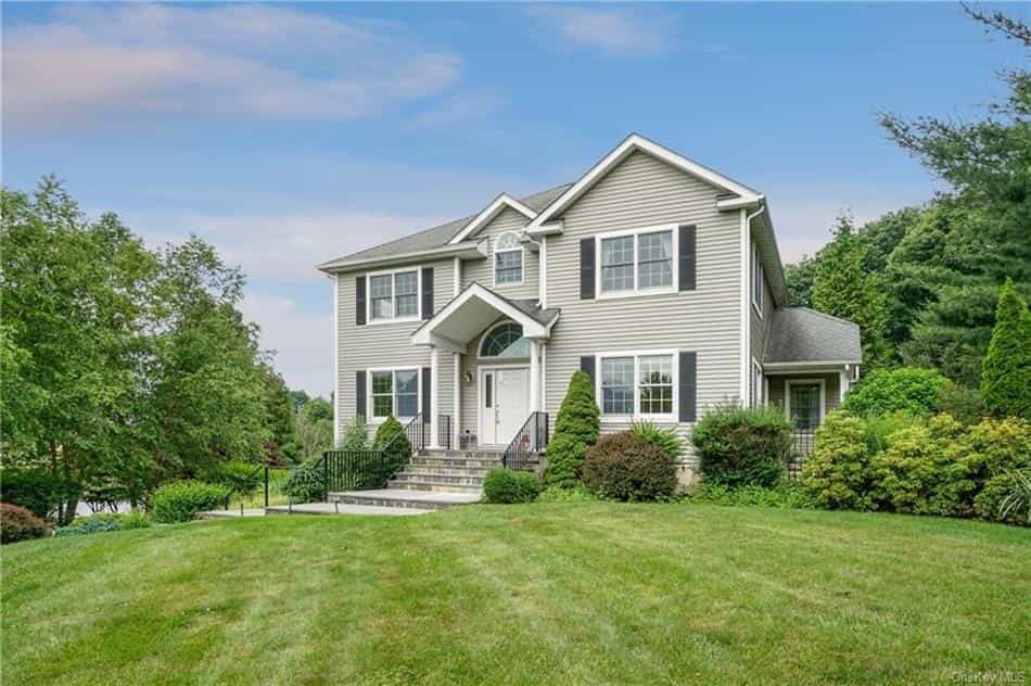 House in Crotonville, New York 10772175