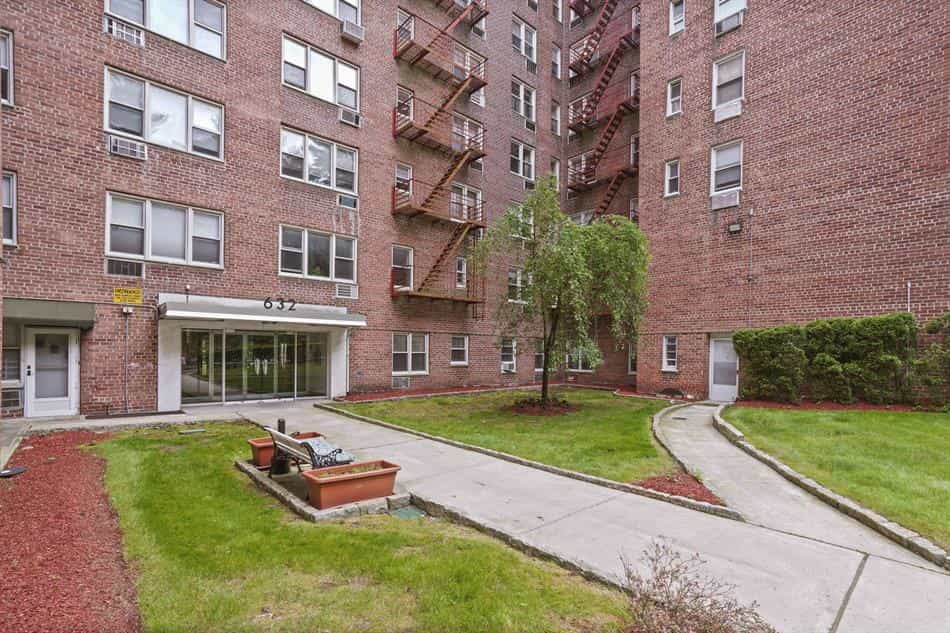 Condominium in Yonkers, New York 10772311