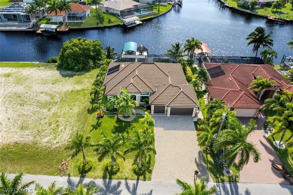 Casa nel Cape Coral, Florida 10772332