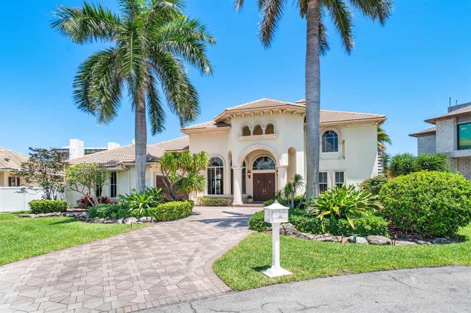 House in Tropic Isle, Florida 10772337