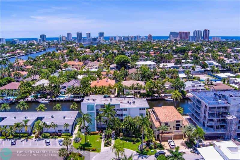 Condominium in Fort Lauderdale, Florida 10772343
