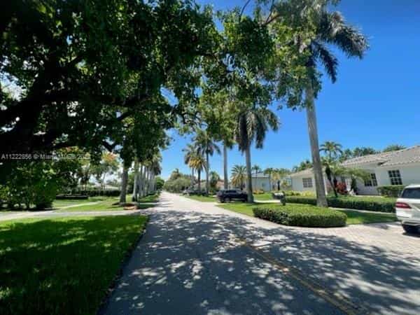 Condominium in Palmetto Bay, Florida 10772369