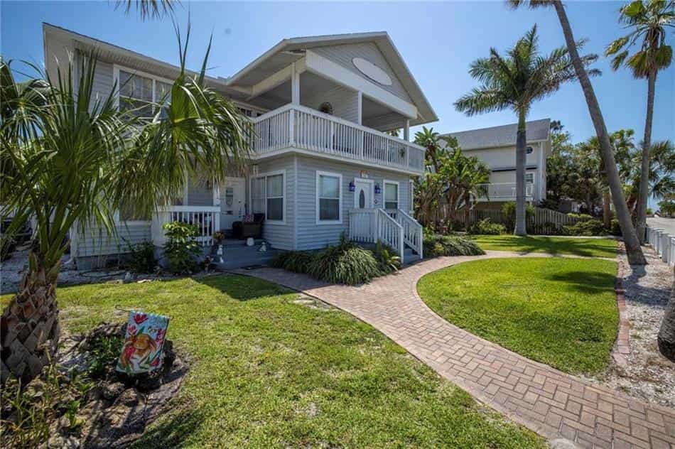 Condominium in St. Pete Beach, Florida 10772391