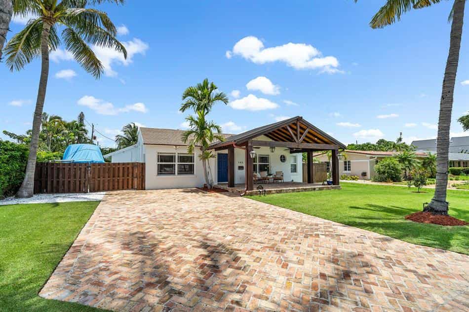 House in Lake Clarke Shores, Florida 10772409