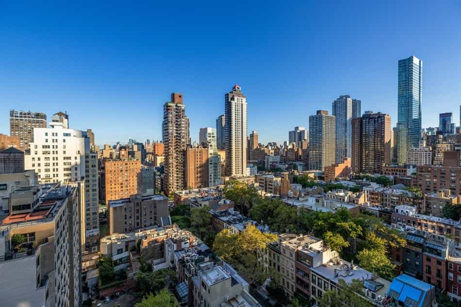 Condominium in New York, New York 10772500